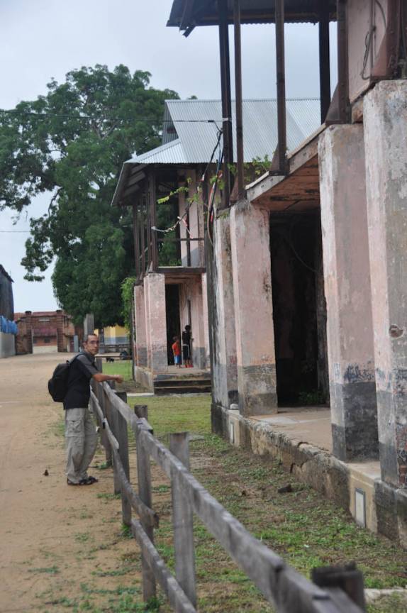 Visitando a antiga prisão em St. Laurent, na Guiana Francesa